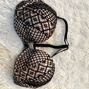 Victoria’s Secret bombshell, push-up bra